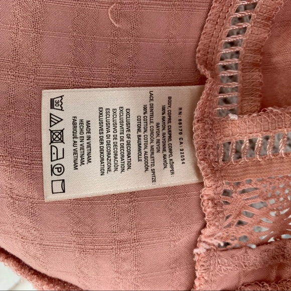Anthro πΏ Vanessa Virginia Pink Mirabella Lace Top - Picture 7 of 8